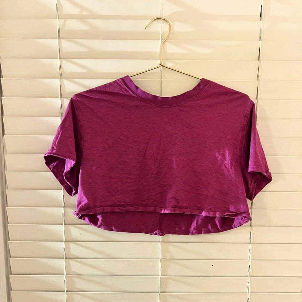 Magenta cropped-tee LuLuLemon!